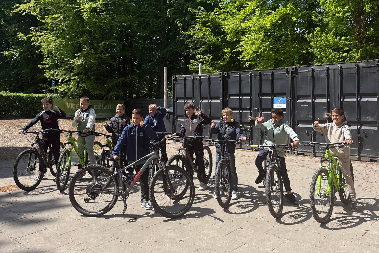 Kinderfeestje in Harderwijk met kinderen op mountainbikes bij Outdoor Harderwijk
