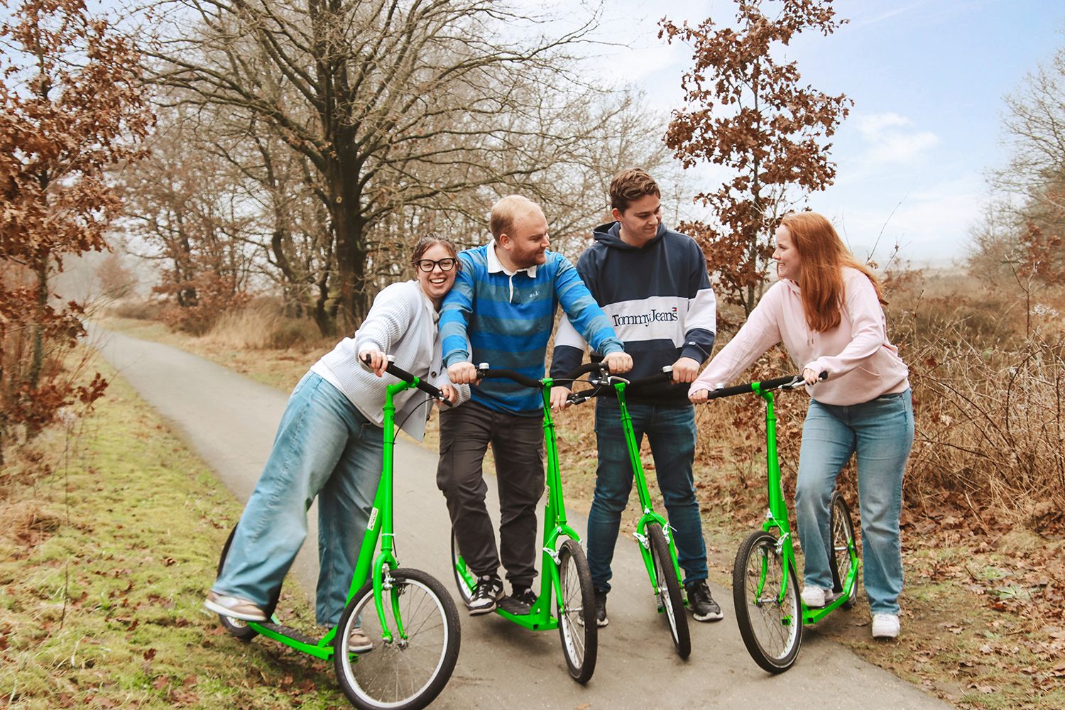 Groep op gehuurde steps van Outdoor Harderwijk
