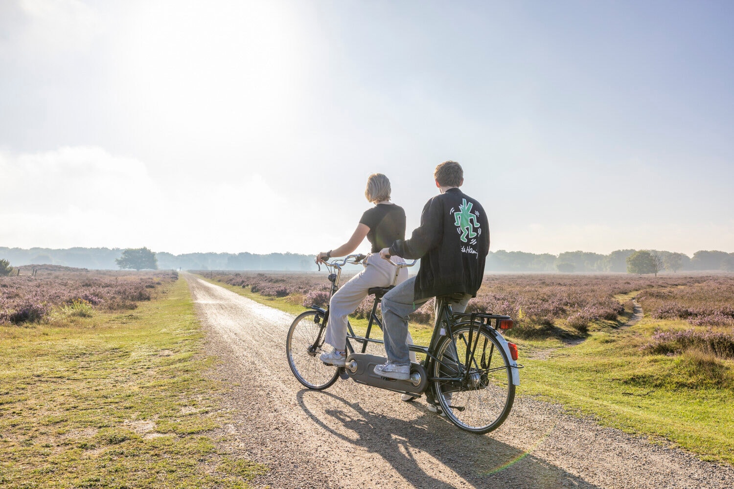Tandem op een zandpad